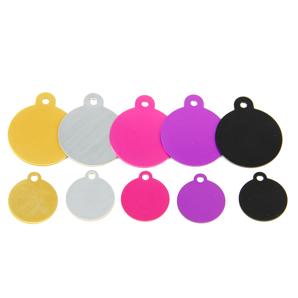 Kaiverrettu nimilaatta, pyöreä