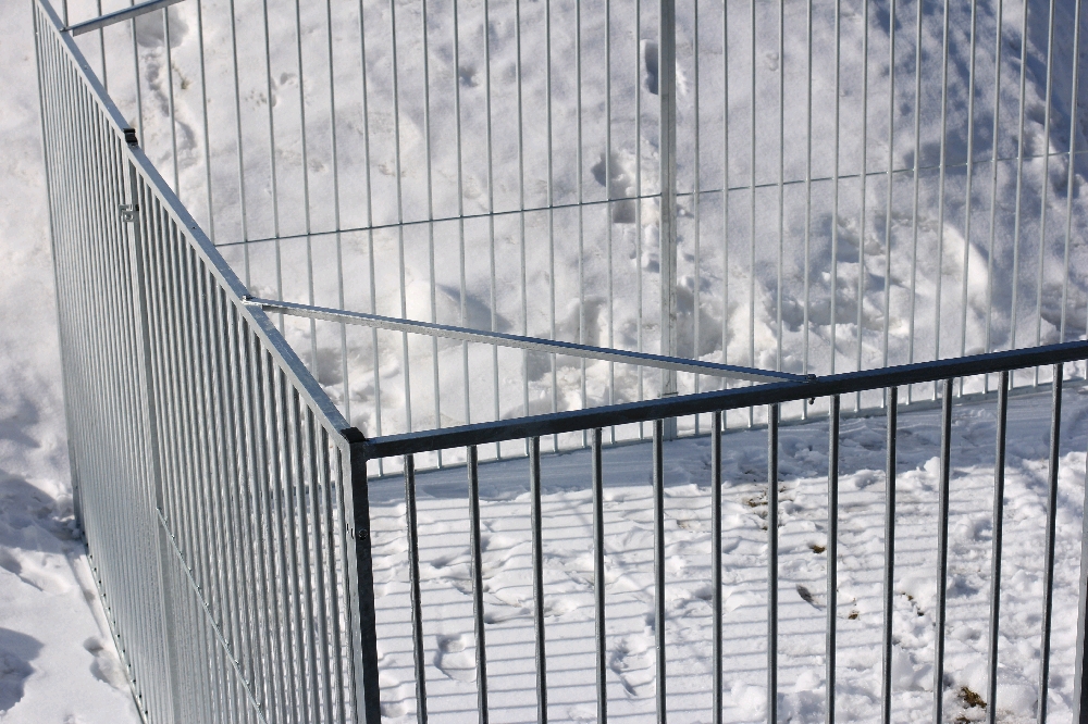 Kulmatuki, neliökehysputkisiin koiratarhoihin